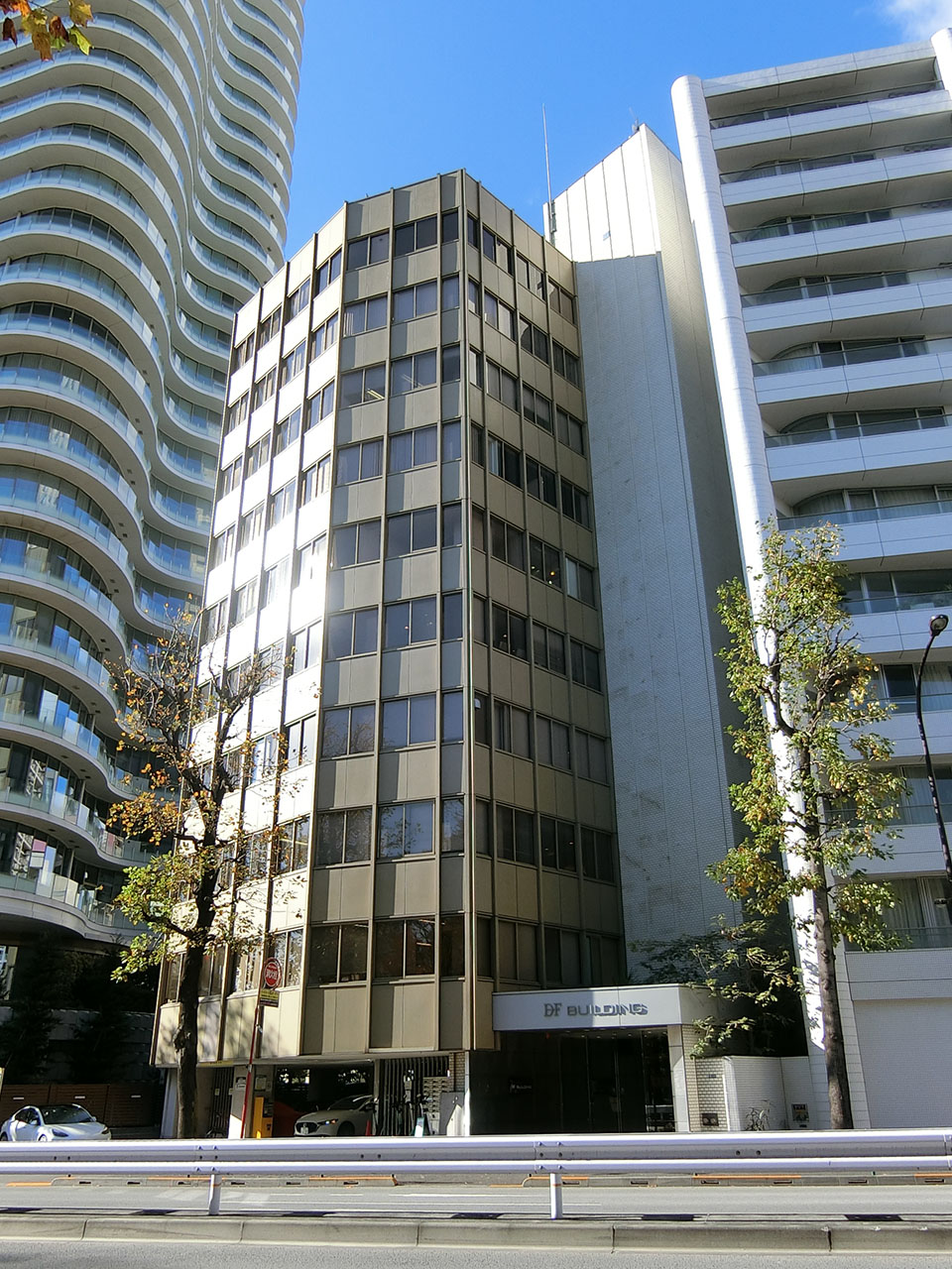 株式会社エムズ本社が入居する南青山のDFビル外観